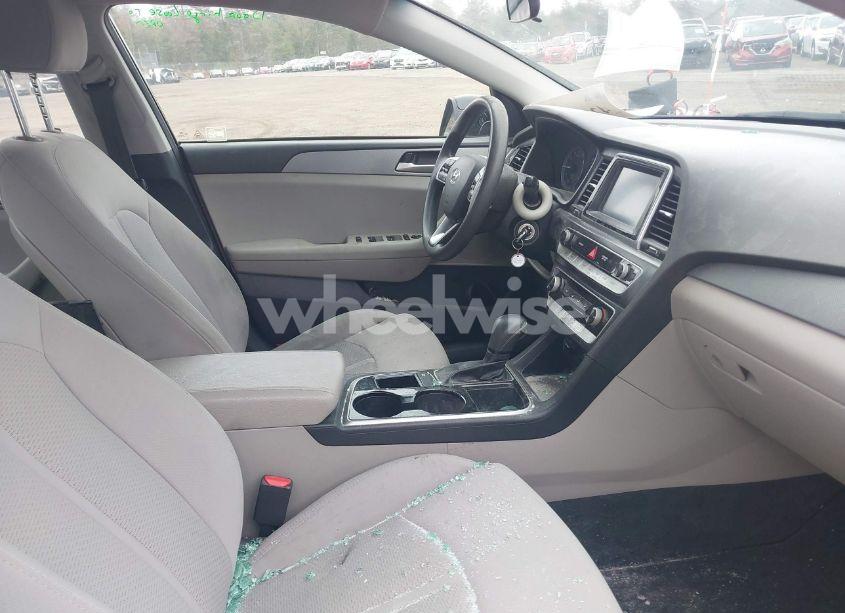 Photo 5 of 2019 Hyundai Sonata SE (VIN 5NPE24AF6KH726851)