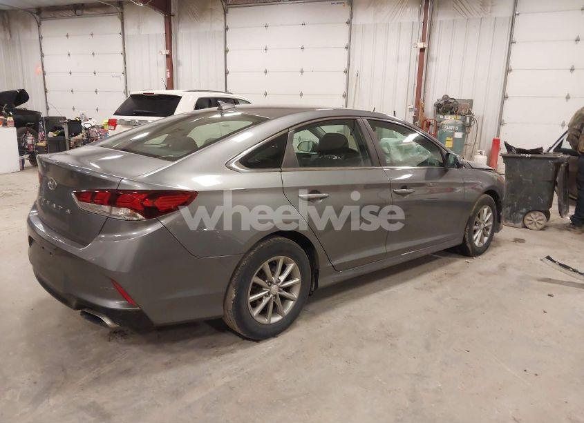 Photo 4 of 2019 Hyundai Sonata SE (VIN 5NPE24AF6KH741463)