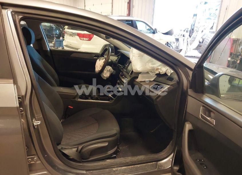 Photo 5 of 2019 Hyundai Sonata SE (VIN 5NPE24AF6KH741463)