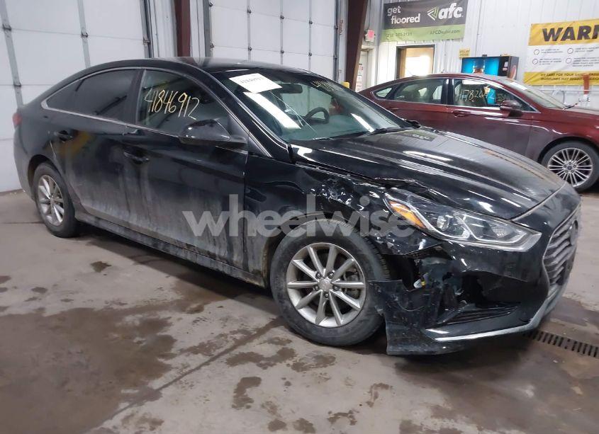 2019 Hyundai Sonata SE (VIN 5NPE24AF6KH741494) main photo