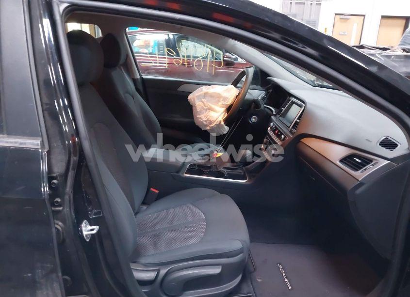 Photo 5 of 2019 Hyundai Sonata SE (VIN 5NPE24AF6KH741494)