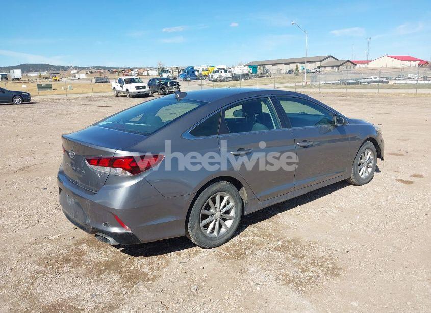 Photo 4 of 2019 Hyundai Sonata SE (VIN 5NPE24AF6KH743102)