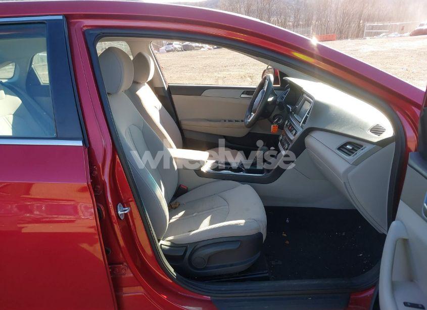 Photo 5 of 2019 Hyundai Sonata SE (VIN 5NPE24AF6KH759817)