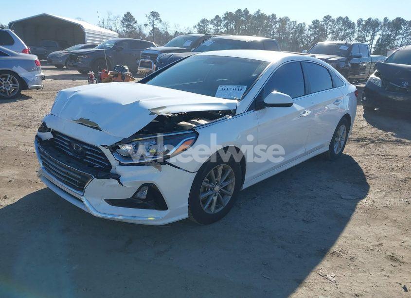 Photo 2 of 2019 Hyundai Sonata SE (VIN 5NPE24AF6KH774236)