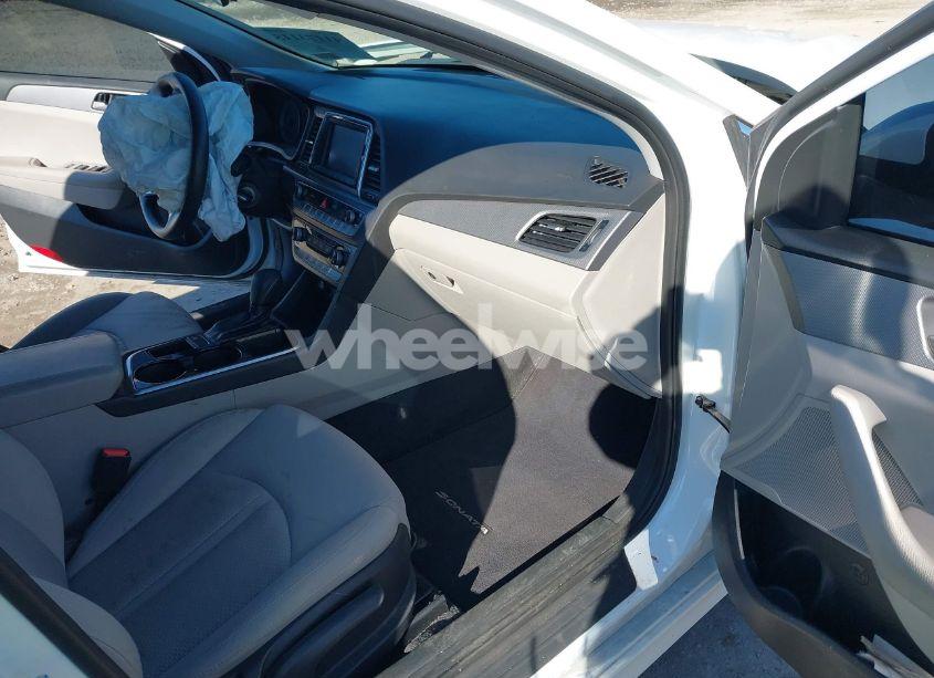 Photo 5 of 2019 Hyundai Sonata SE (VIN 5NPE24AF6KH774236)