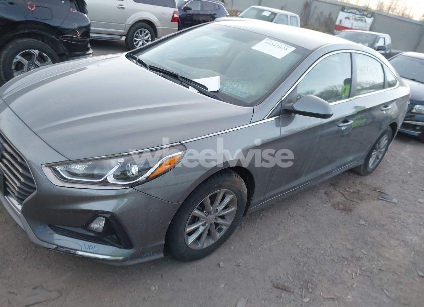 Photo 2 of 2019 Hyundai Sonata SE (VIN 5NPE24AF6KH777492)