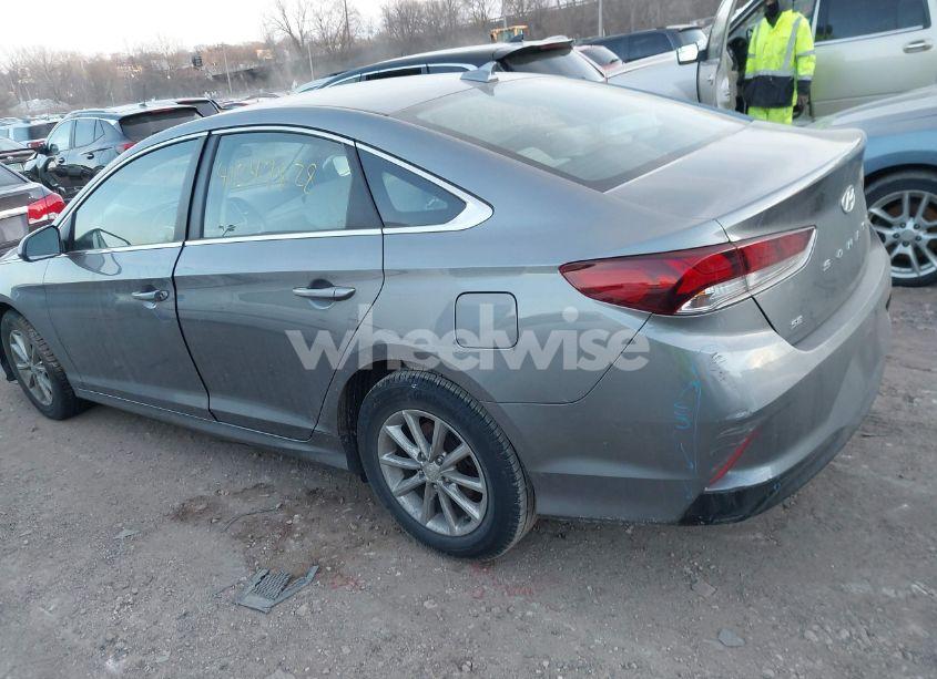 Photo 3 of 2019 Hyundai Sonata SE (VIN 5NPE24AF6KH777492)