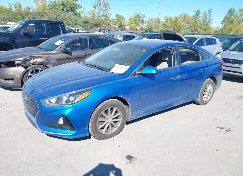Photo 2 of 2019 Hyundai Sonata SE (VIN 5NPE24AF6KH778075)