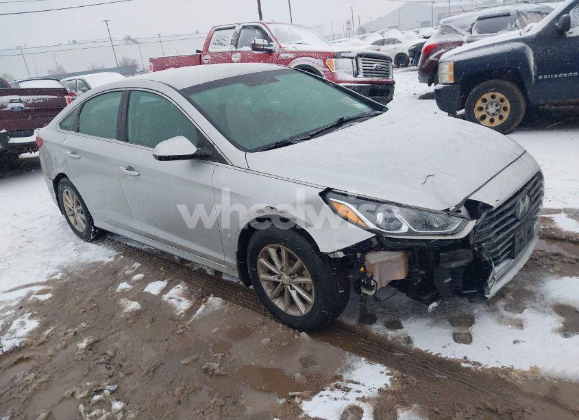 2019 Hyundai Sonata SE (VIN 5NPE24AF6KH796530) main photo