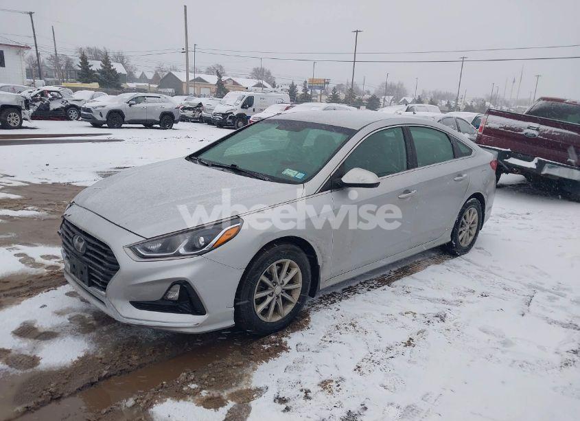 Photo 2 of 2019 Hyundai Sonata SE (VIN 5NPE24AF6KH796530)