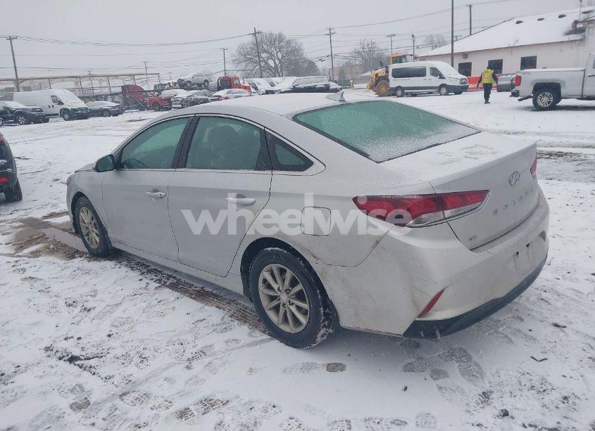 Photo 3 of 2019 Hyundai Sonata SE (VIN 5NPE24AF6KH796530)