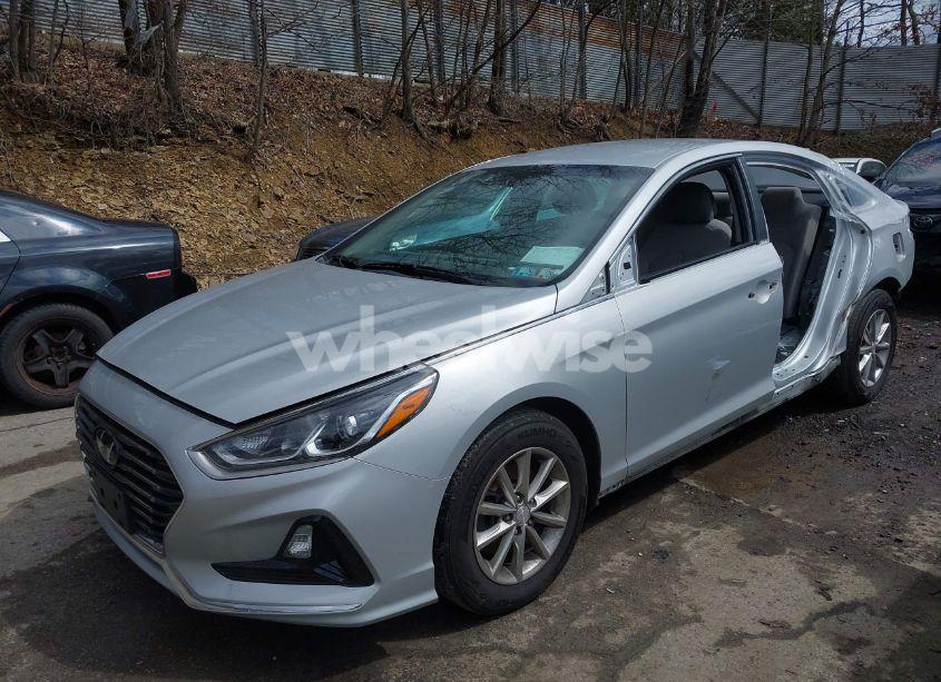 Photo 2 of 2019 Hyundai Sonata SE (VIN 5NPE24AF6KH815674)