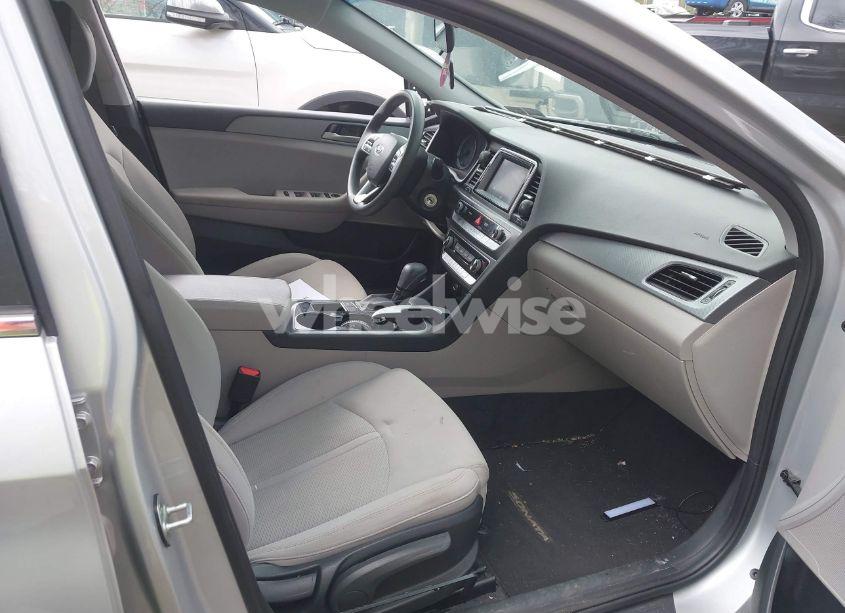 Photo 5 of 2019 Hyundai Sonata SE (VIN 5NPE24AF6KH815674)