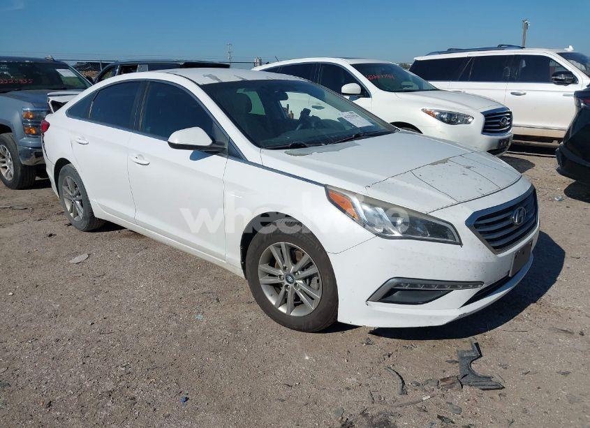 2015 Hyundai Sonata SE (VIN 5NPE24AF7FH001779) main photo