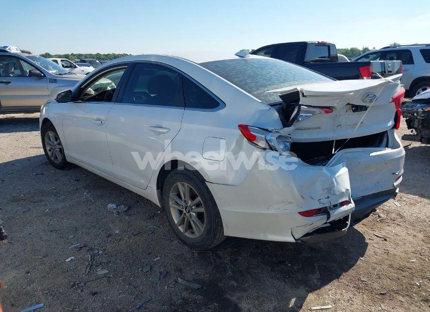 Photo 3 of 2015 Hyundai Sonata SE (VIN 5NPE24AF7FH001779)