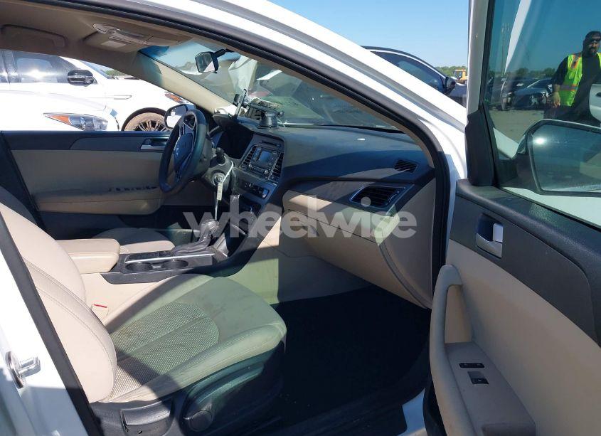 Photo 5 of 2015 Hyundai Sonata SE (VIN 5NPE24AF7FH001779)