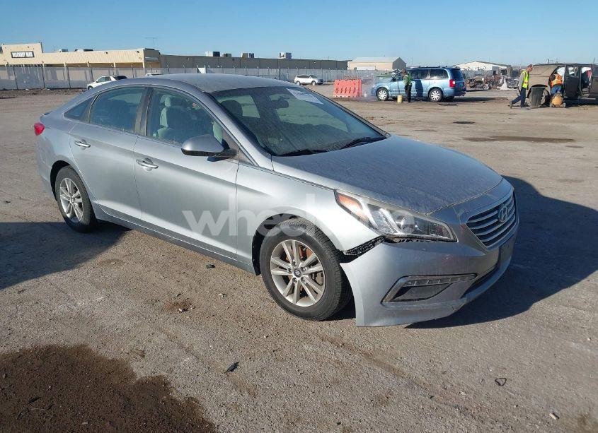 2015 Hyundai Sonata SE (VIN 5NPE24AF7FH005198) main photo