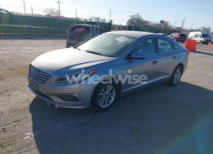 Photo 2 of 2015 Hyundai Sonata SE (VIN 5NPE24AF7FH005198)