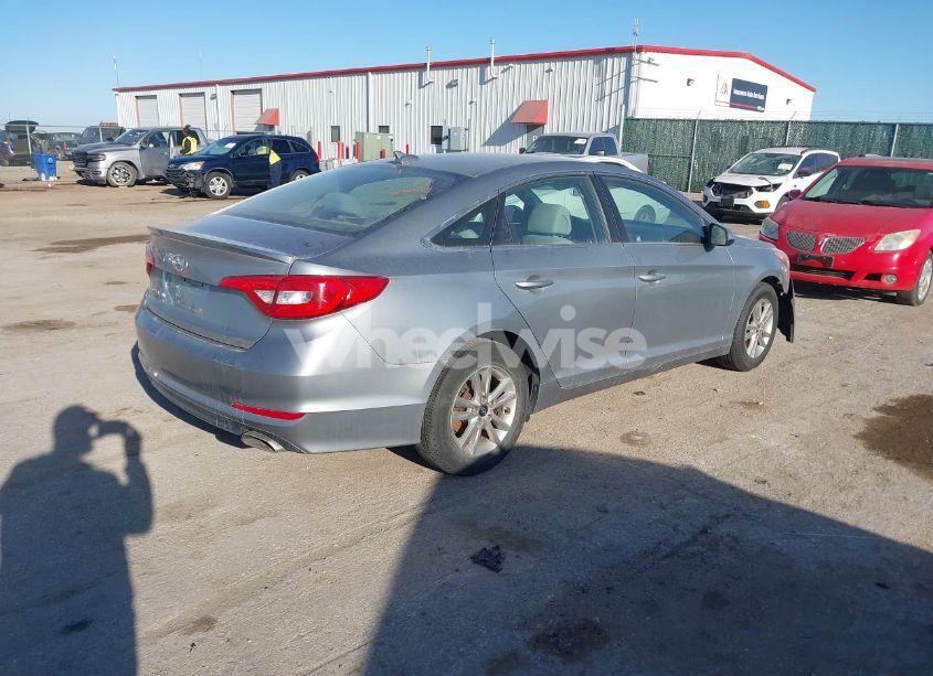 Photo 4 of 2015 Hyundai Sonata SE (VIN 5NPE24AF7FH005198)