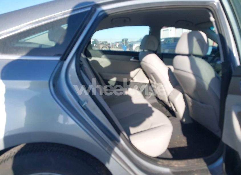 Photo 8 of 2015 Hyundai Sonata SE (VIN 5NPE24AF7FH005198)