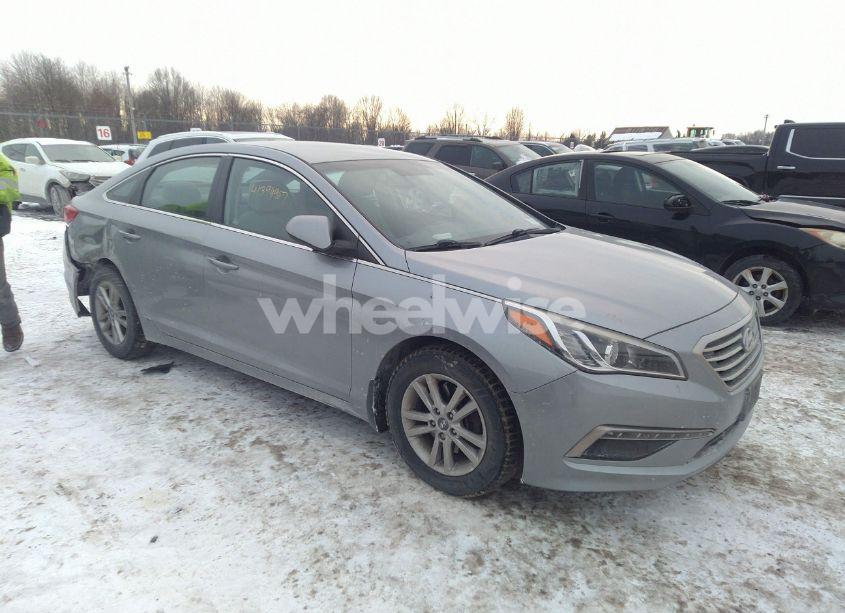 2015 Hyundai Sonata SE (VIN 5NPE24AF7FH007341) main photo