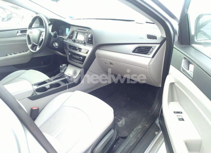Photo 5 of 2015 Hyundai Sonata SE (VIN 5NPE24AF7FH007341)
