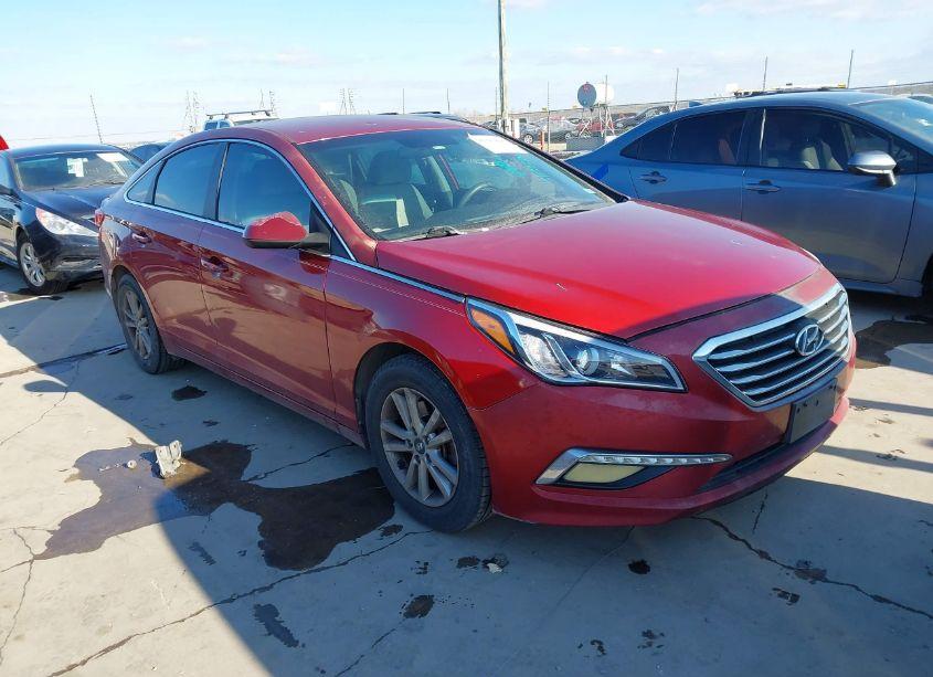 2015 Hyundai Sonata SE (VIN 5NPE24AF7FH013110) main photo