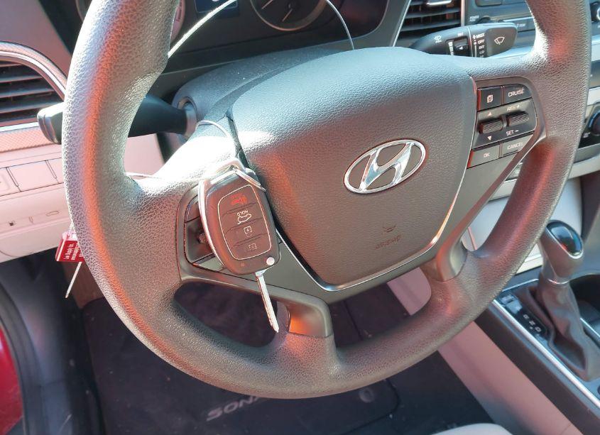 Photo 11 of 2015 Hyundai Sonata SE (VIN 5NPE24AF7FH013110)