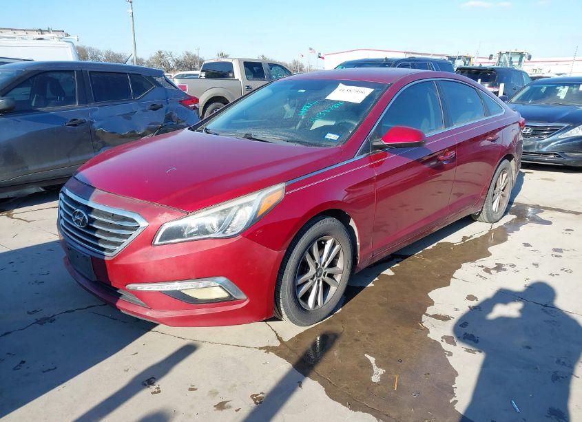 Photo 2 of 2015 Hyundai Sonata SE (VIN 5NPE24AF7FH013110)