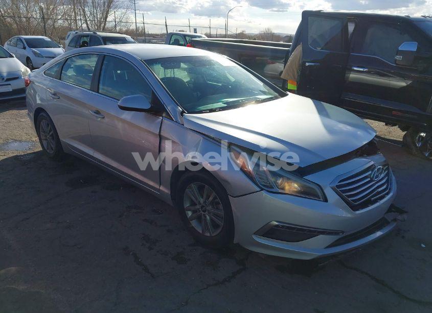 2015 Hyundai Sonata SE (VIN 5NPE24AF7FH021725) main photo