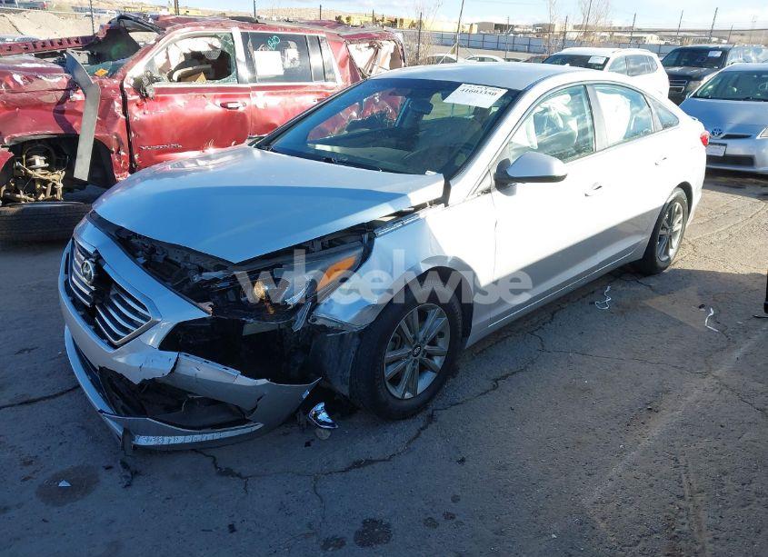 Photo 2 of 2015 Hyundai Sonata SE (VIN 5NPE24AF7FH021725)