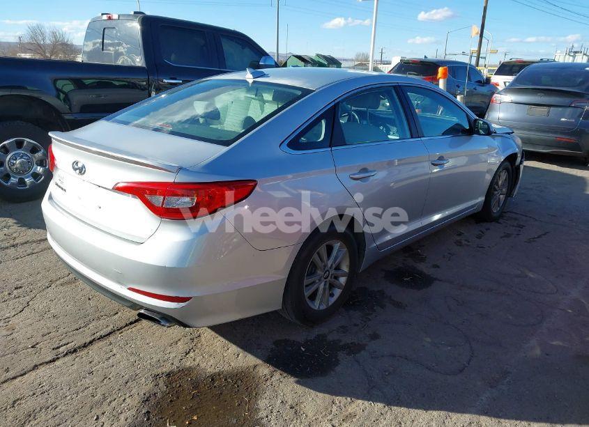 Photo 4 of 2015 Hyundai Sonata SE (VIN 5NPE24AF7FH021725)