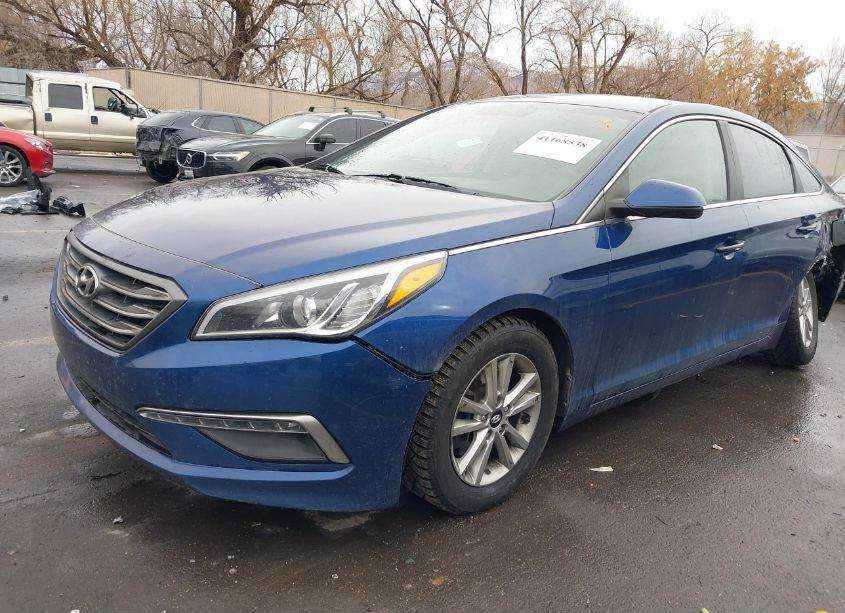 Photo 2 of 2015 Hyundai Sonata SE (VIN 5NPE24AF7FH060203)