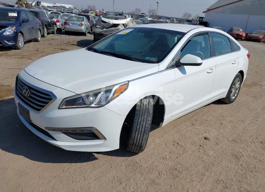 Photo 2 of 2015 Hyundai Sonata SE (VIN 5NPE24AF7FH089202)