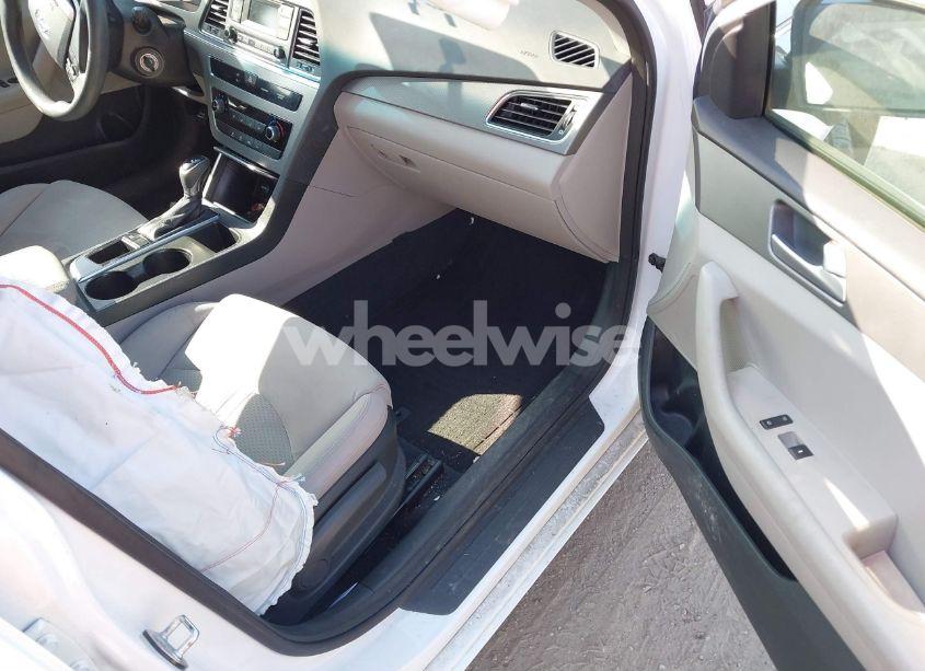 Photo 5 of 2015 Hyundai Sonata SE (VIN 5NPE24AF7FH089202)