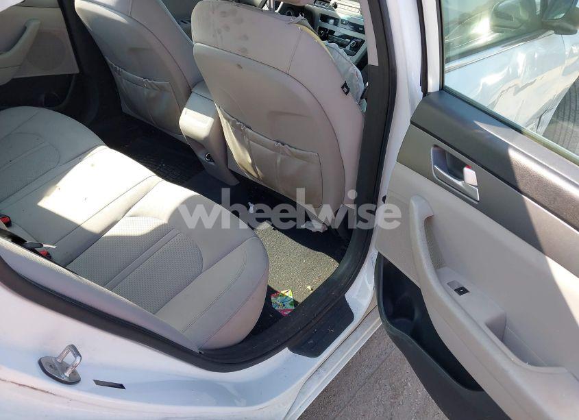 Photo 8 of 2015 Hyundai Sonata SE (VIN 5NPE24AF7FH089202)
