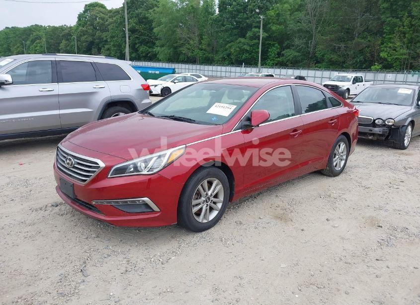 Photo 2 of 2015 Hyundai Sonata SE (VIN 5NPE24AF7FH123641)