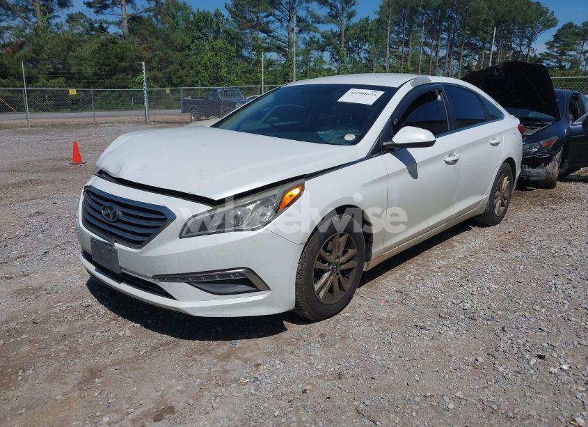 Photo 2 of 2015 Hyundai Sonata SE (VIN 5NPE24AF7FH125180)