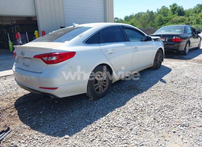 Photo 4 of 2015 Hyundai Sonata SE (VIN 5NPE24AF7FH125180)