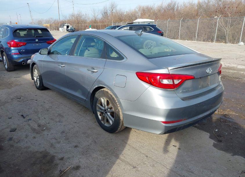 Photo 3 of 2015 Hyundai Sonata SE (VIN 5NPE24AF7FH125650)