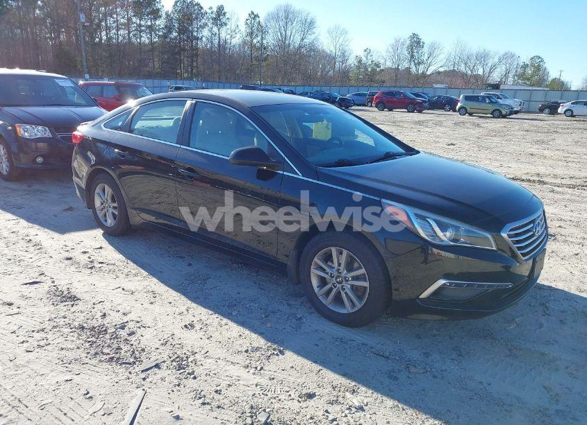 2015 Hyundai Sonata SE (VIN 5NPE24AF7FH141685) main photo
