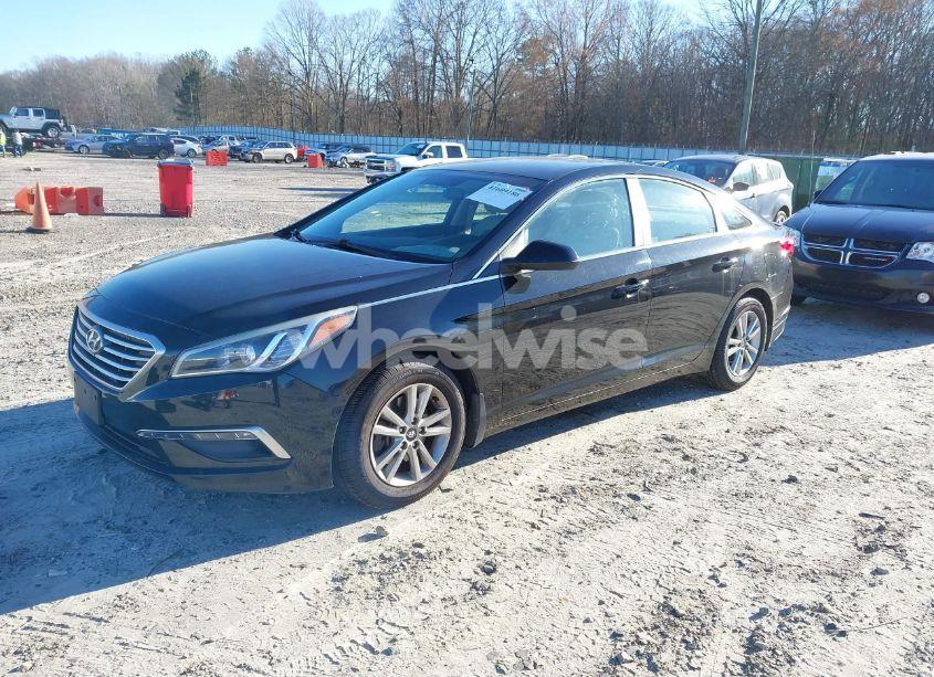 Photo 2 of 2015 Hyundai Sonata SE (VIN 5NPE24AF7FH141685)