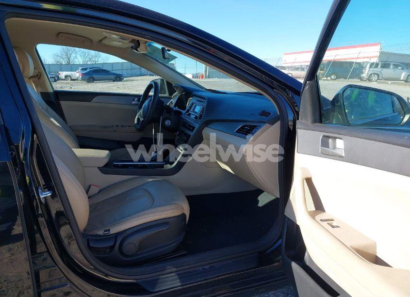 Photo 5 of 2015 Hyundai Sonata SE (VIN 5NPE24AF7FH141685)