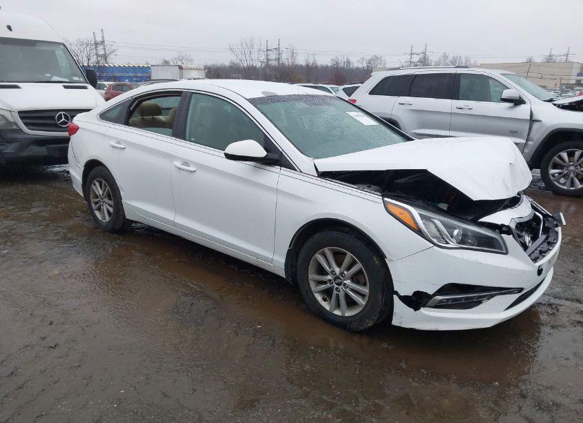 2015 Hyundai Sonata SE (VIN 5NPE24AF7FH144893) main photo