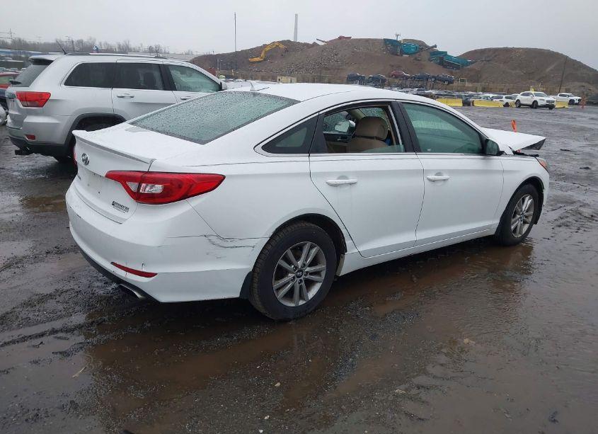 Photo 4 of 2015 Hyundai Sonata SE (VIN 5NPE24AF7FH144893)