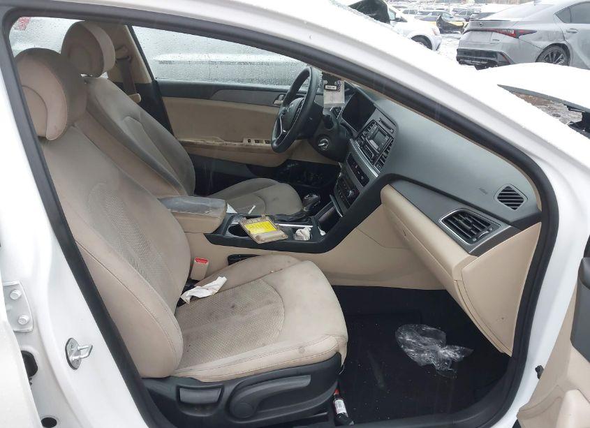 Photo 5 of 2015 Hyundai Sonata SE (VIN 5NPE24AF7FH144893)