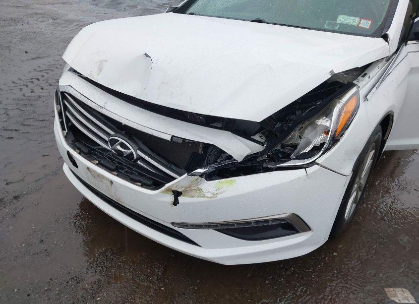 Photo 6 of 2015 Hyundai Sonata SE (VIN 5NPE24AF7FH144893)