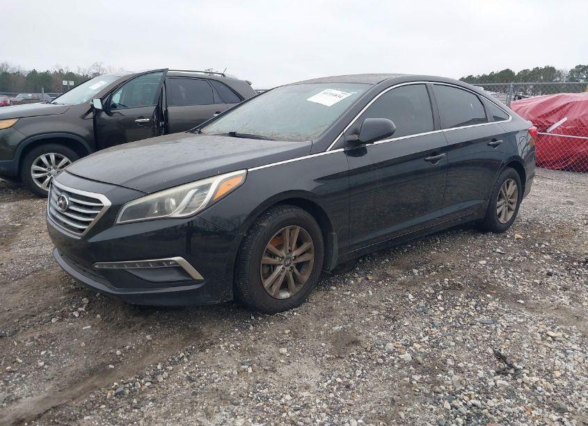 Photo 2 of 2015 Hyundai Sonata SE (VIN 5NPE24AF7FH150287)
