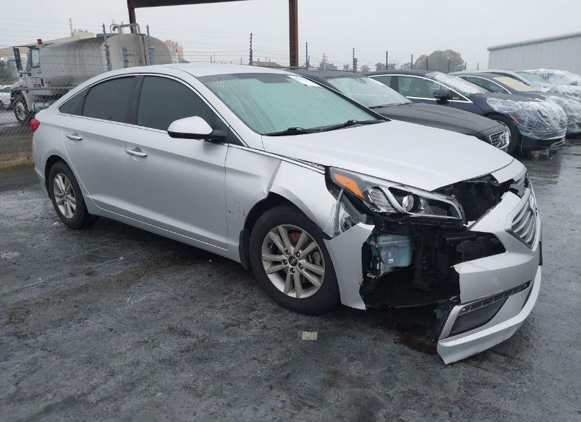 2015 Hyundai Sonata SE (VIN 5NPE24AF7FH175884) main photo