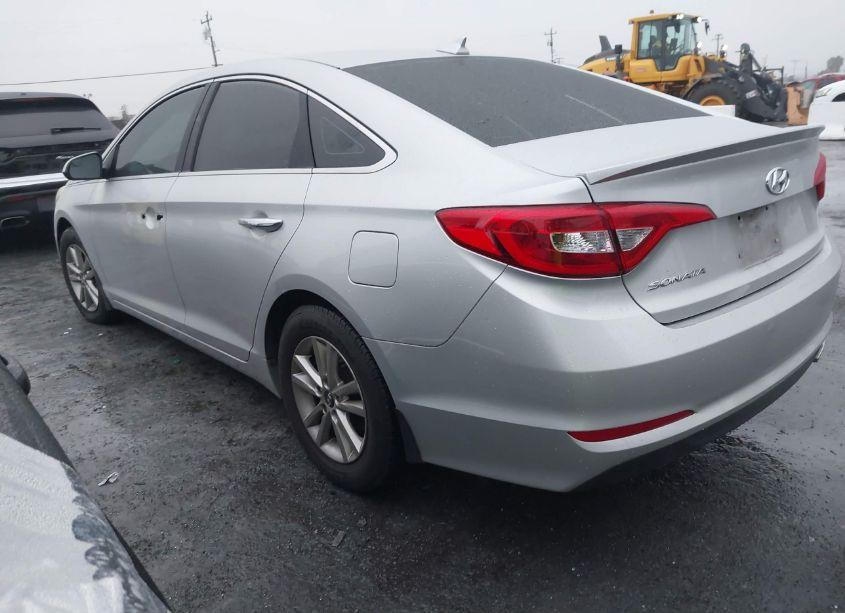 Photo 3 of 2015 Hyundai Sonata SE (VIN 5NPE24AF7FH175884)